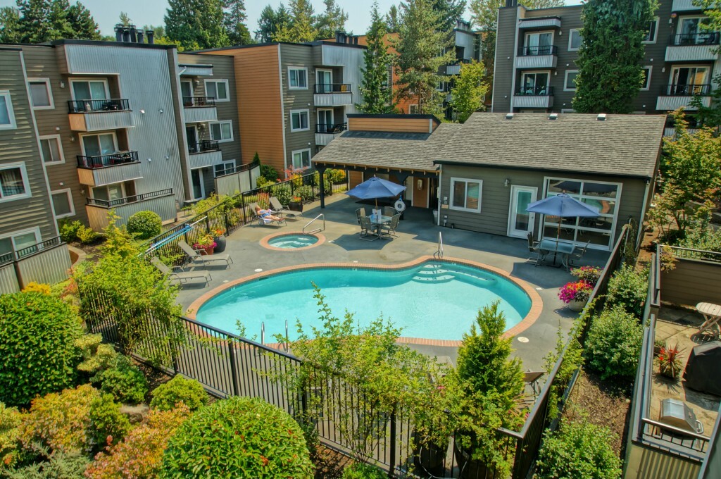 Property Photo: 718 Kirkland Cir B302 WA 98033