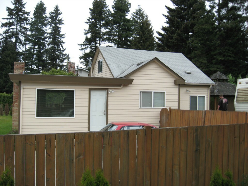 Property Photo:  17504 Corliss Ave N  WA 98133 