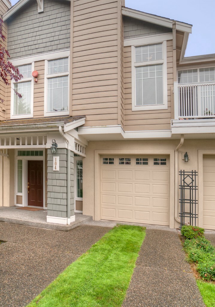 Property Photo:  4325 NE 5th Ct 104  WA 98059 