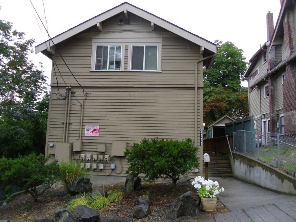 Property Photo:  2111 NE 54th St  WA 98105 