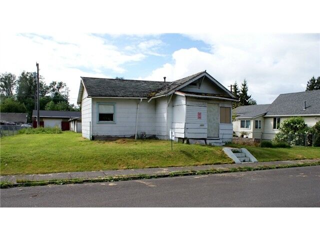 Property Photo: 1311 Crescent Av Ct WA 98531