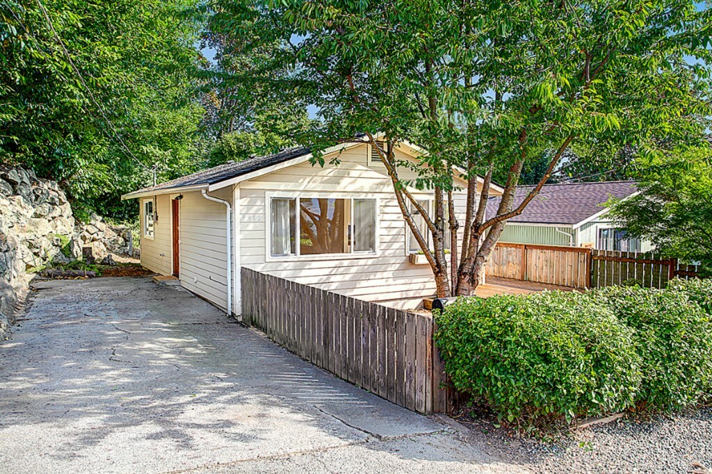 Property Photo:  3912 S Findlay St  WA 98118 