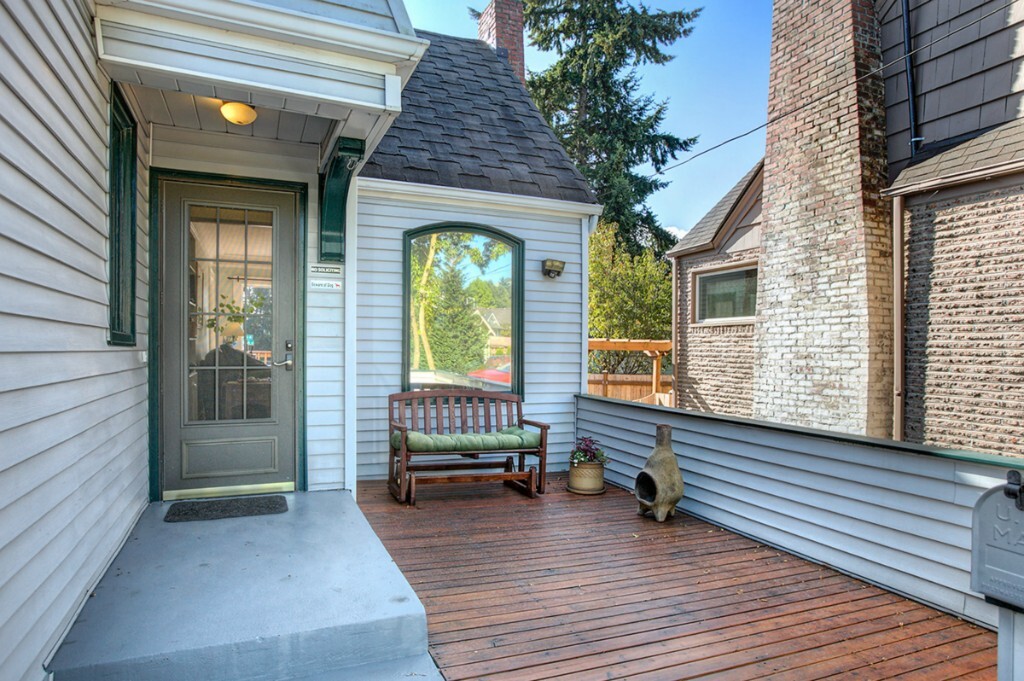 Property Photo: 6516 Linden Ave N WA 98103