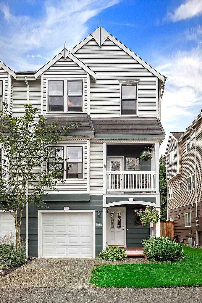 Property Photo:  753 NW Juniper Street  WA 98027 