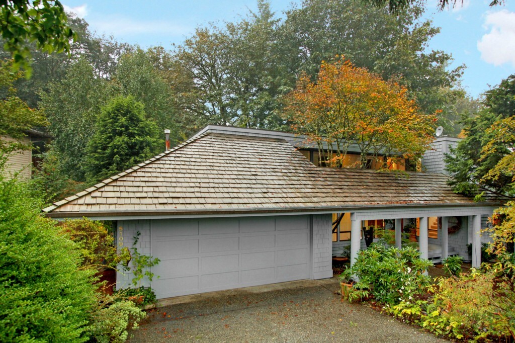 Property Photo:  5109 155th Place SE  WA 98006 