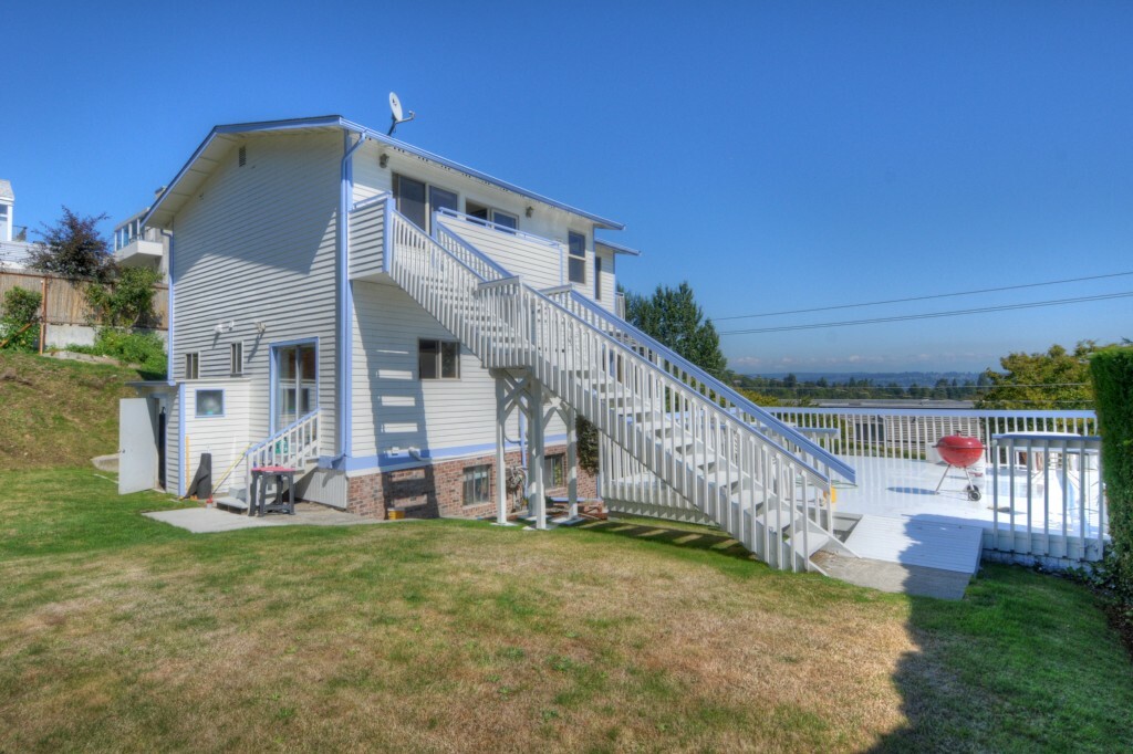 Property Photo: 305 25th Ave E WA 98112
