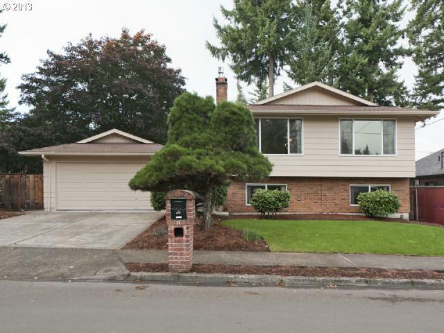 Property Photo:  915 NE 175th Ave  OR 97230 