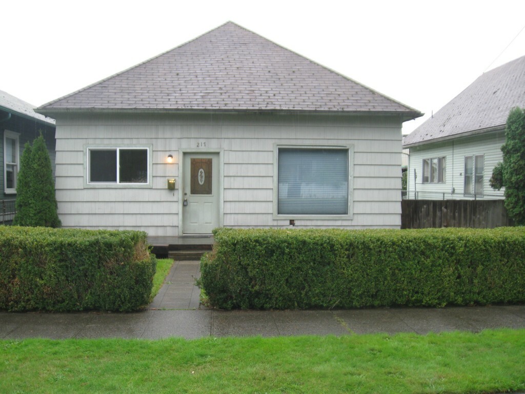 Property Photo:  217 N Blakeley St  WA 98272 