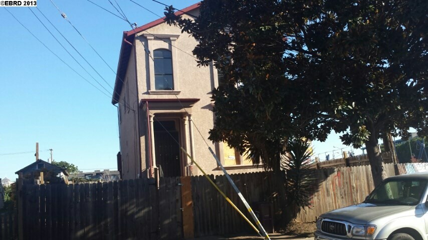 Property Photo:  722 Chester St  CA 94607 