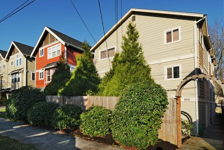 920 SW Holden St A  Seattle WA 98106 photo