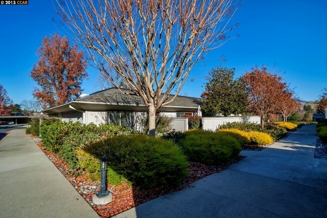 Property Photo:  1201 Oakmont Dr 4  CA 94595-2403 