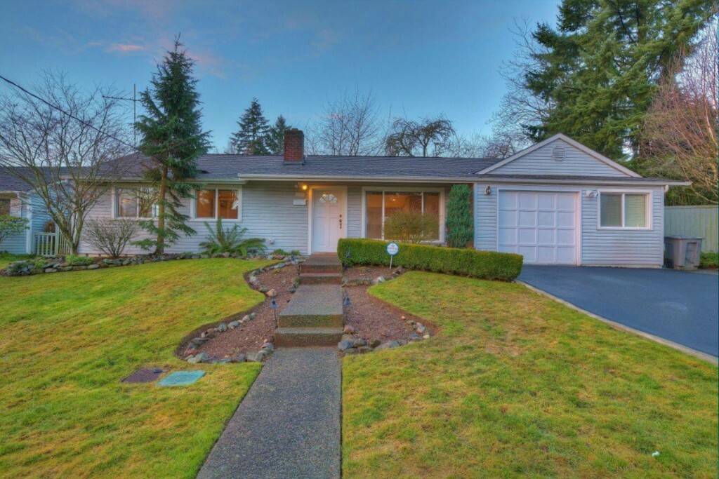 Property Photo:  691 Redmond Ave NE  WA 98056 