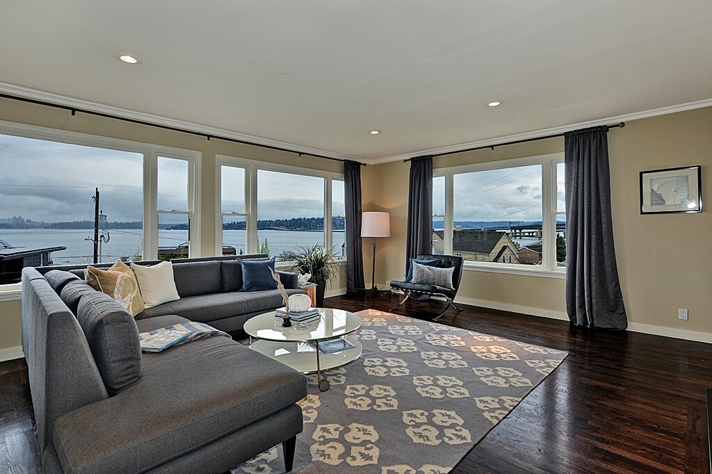 Property Photo:  841 Lakeside Ave S  WA 98144 