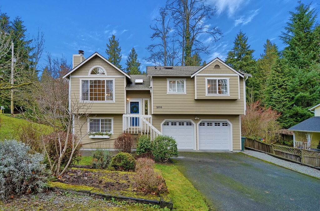 Property Photo:  2806 NE 179th Ct  WA 98155 