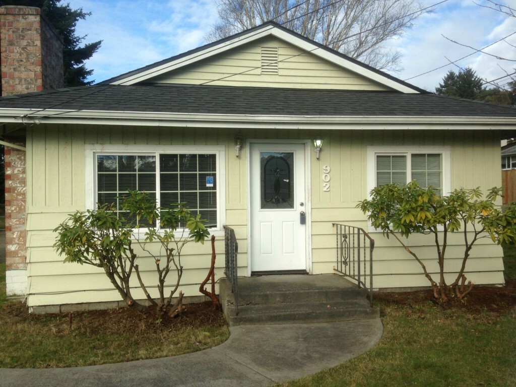 Property Photo:  902 SW 124th St  WA 98146 