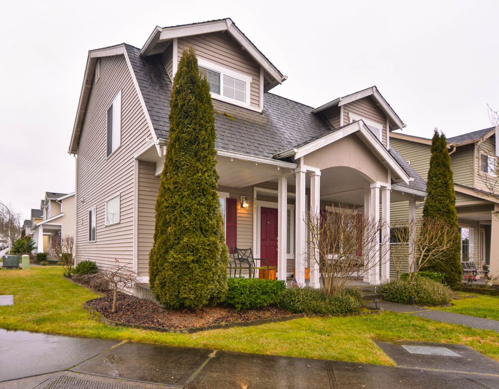 Property Photo:  2847 NE 1st St  WA 98056 