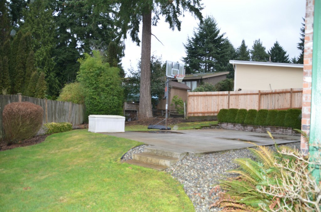 Property Photo:  8133 NE 158 St  WA 98028 