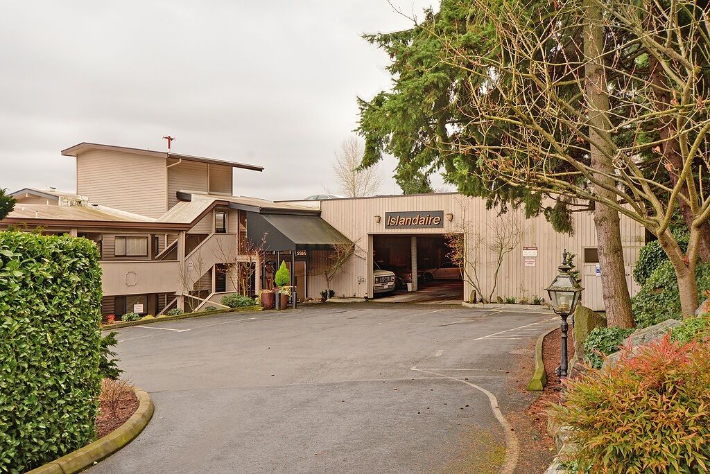 Property Photo:  2920 76th Ave SE 105  WA 98040 