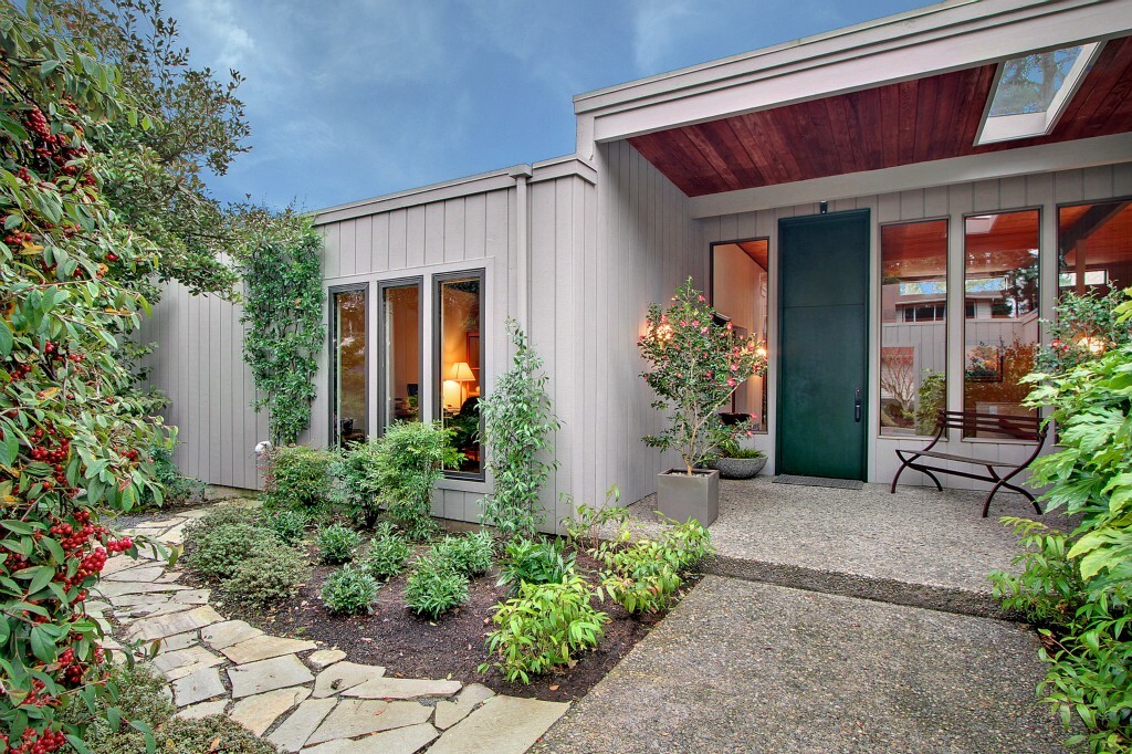 Property Photo: 8741 Island Heights Lane WA 98040