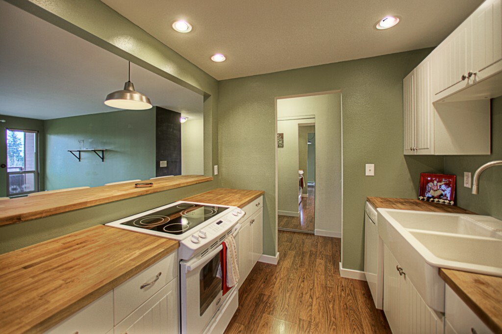 Property Photo: 13433 Roosevelt Wy N 301 WA 98133