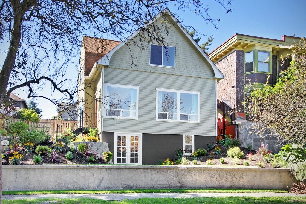 Property Photo:  131 30th Ave  WA 98122 