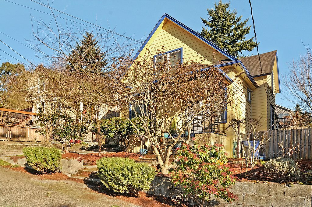 Property Photo:  3920 Greenwood Ave N  WA 98103 