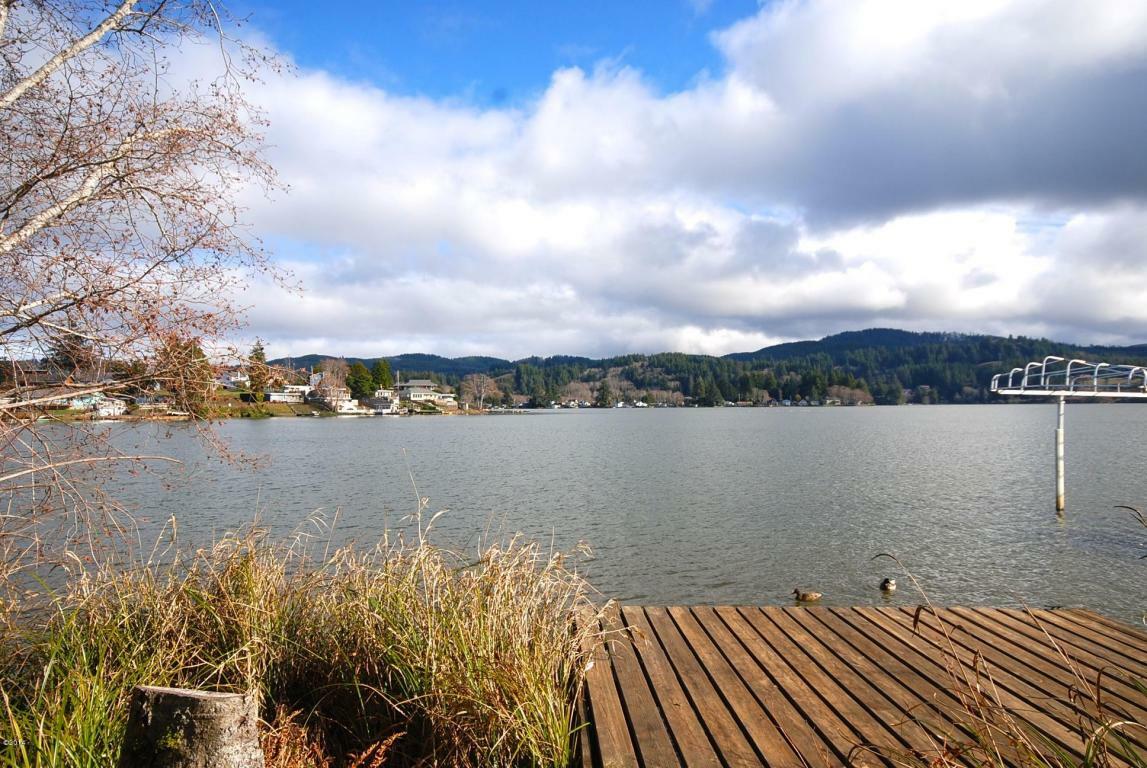 Property Photo: 3506 NE Yacht Avenue OR 97367