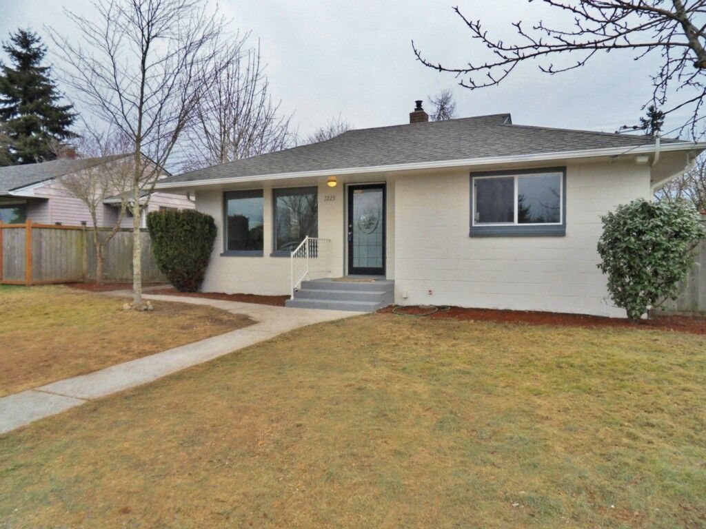 Property Photo: 7225 E E St WA 98404