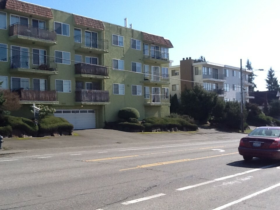 Property Photo: 10110 Greenwood Avenue N 302 WA 98133