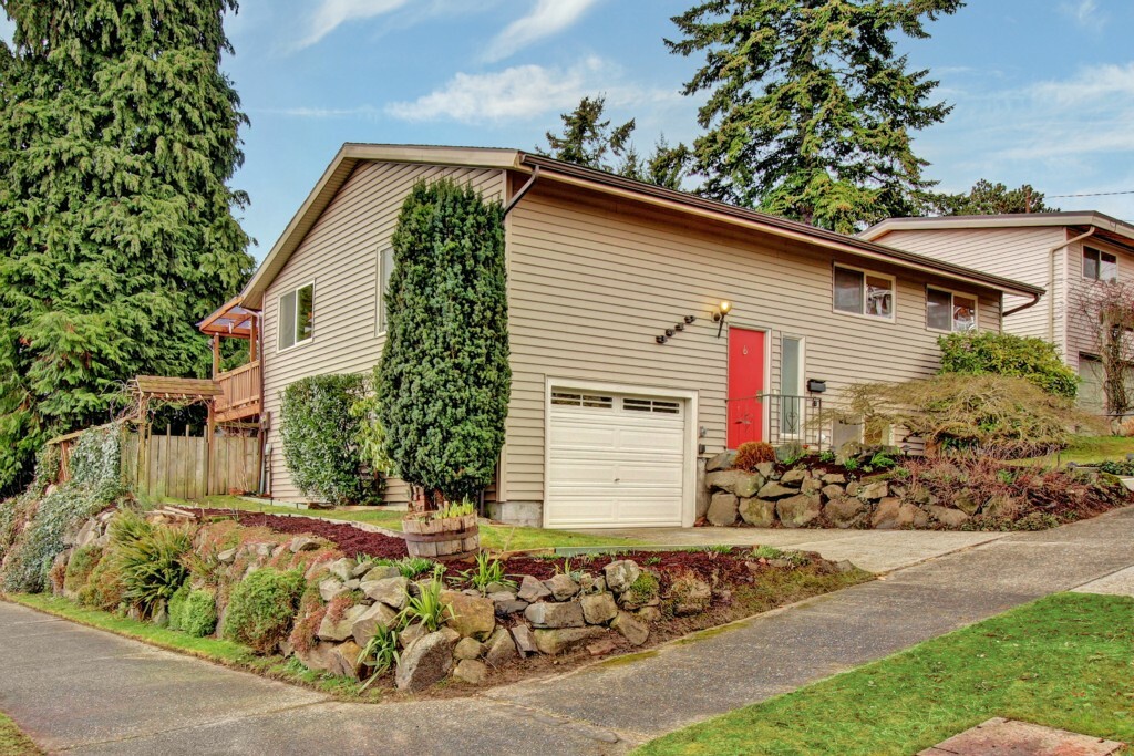 Property Photo:  3519 NE 60th St  WA 98115 