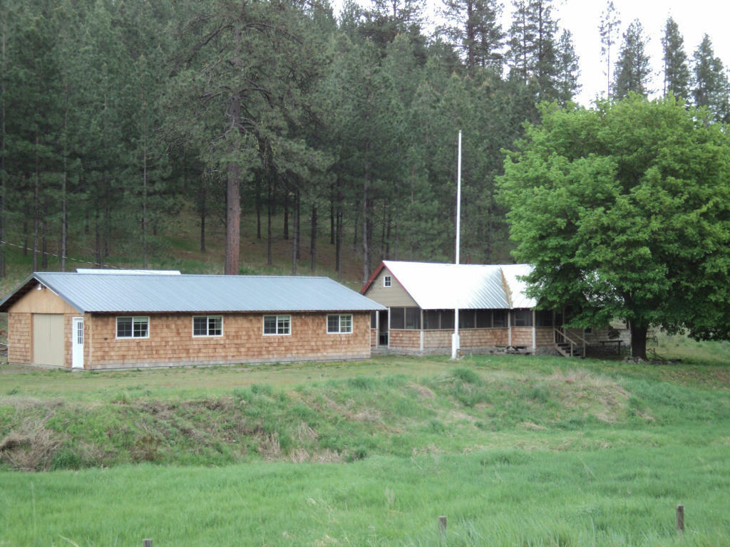 Property Photo:  3039 Pleasant Valley Rd  WA 99167 