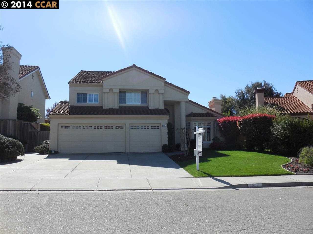 Property Photo:  537 Iris Ln  CA 94582-5539 