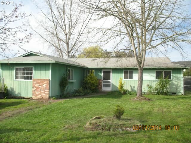 Property Photo: 2216 Edna Ave OR 97471