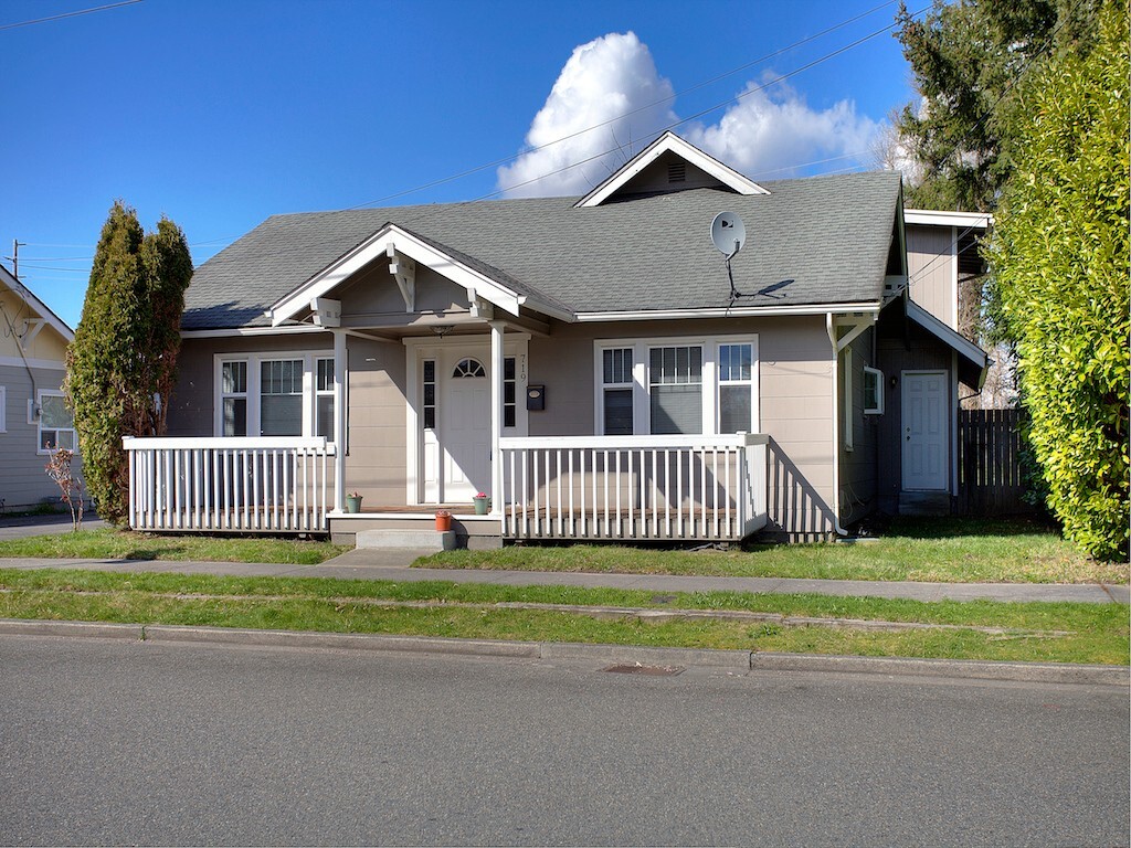 Property Photo: 719 3rd Ave NW WA 98371