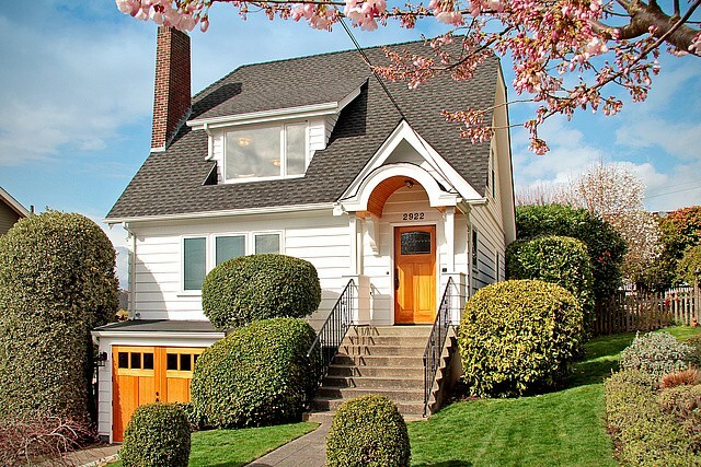 Property Photo:  2922 W Lynn St  WA 98199 