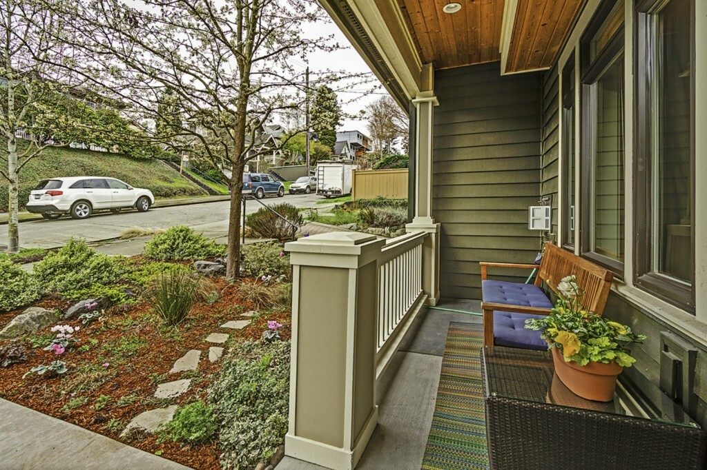 Property Photo: 20A W Etruria St WA 98119