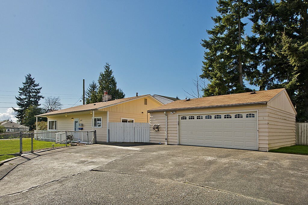 Property Photo:  10129 34th Ave SW  WA 98146 