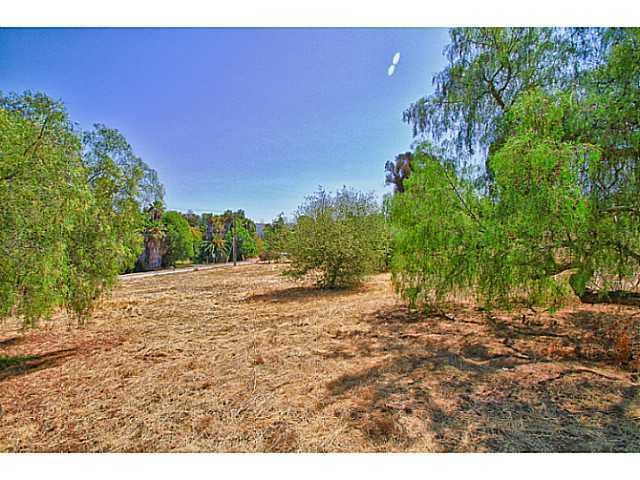 Property Photo: 1535 (Right Sid Vale Terrace Drive 207 CA 92084