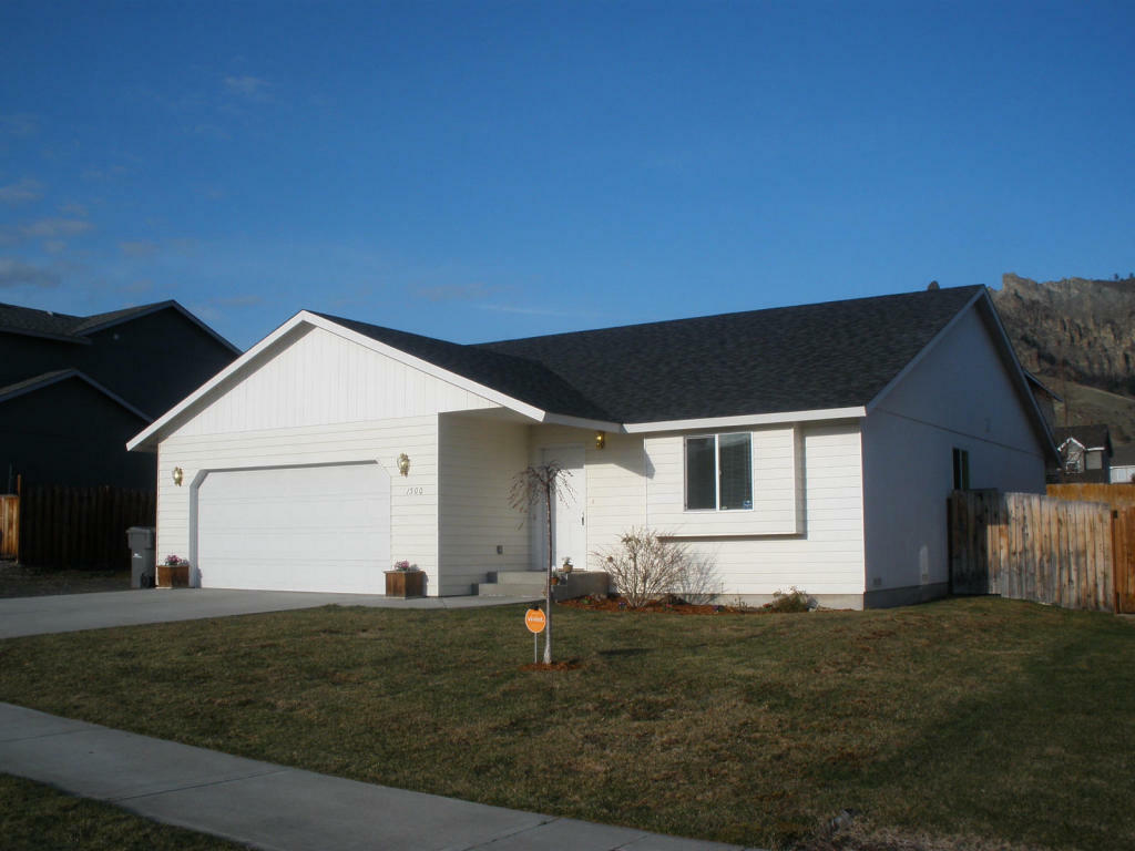 Property Photo:  1500 Trisha Wy  WA 98801 