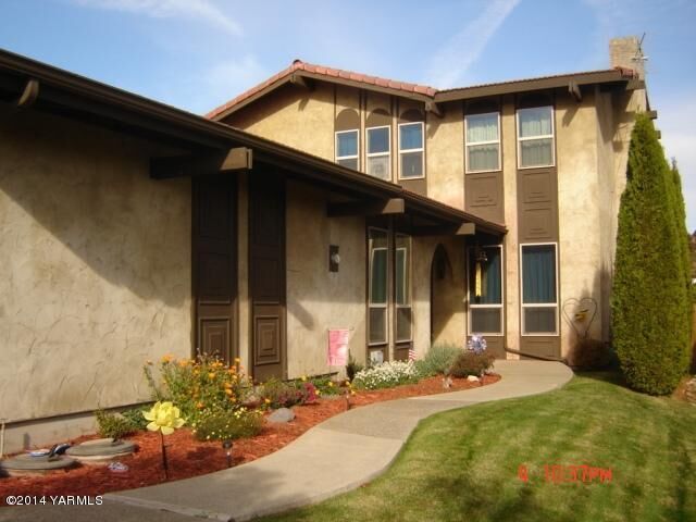 Property Photo: 30 Crest Cir WA 98908