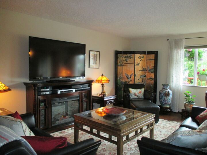 Property Photo:  425 45th St 305  WA 98203 