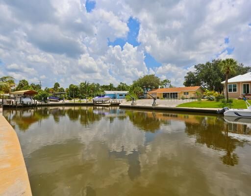 Property Photo: 5037 Higel Avenue FL 34242