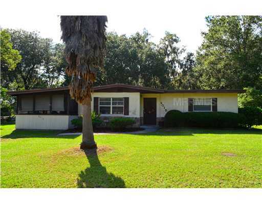 Property Photo:  2015 Pleasant Acre Drive  FL 33566 