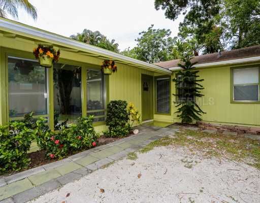 Property Photo: 653 Avenida Del Norte FL 34242