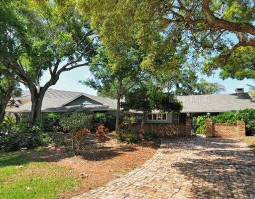 Property Photo:  7656 Peninsular Drive  FL 34231 