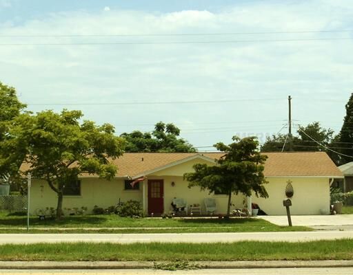 Property Photo:  1311 E Venice Avenue  FL 34285 
