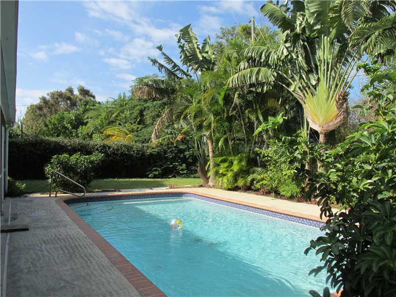 Property Photo: 5504 2nd Avenue Drive W FL 34209