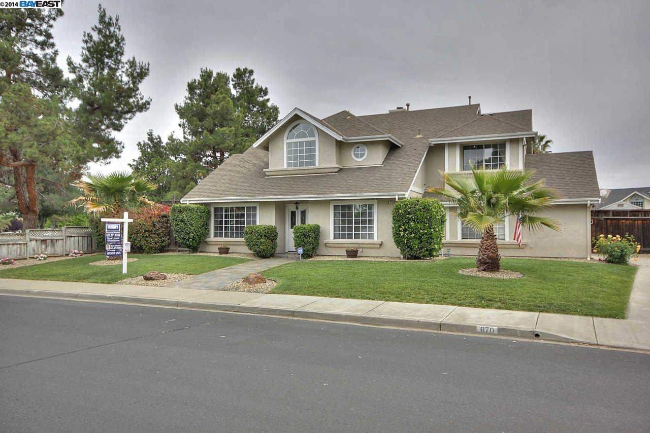 Property Photo:  670 Alameda Dr  CA 94551-1504 
