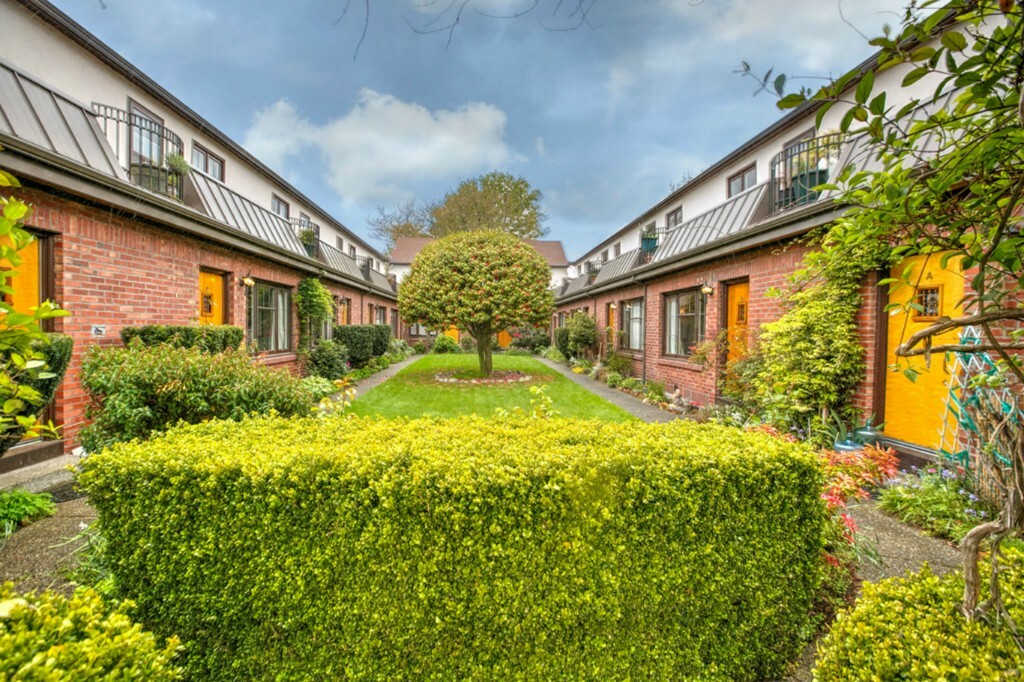 Property Photo: 4321 Linden Ave N B WA 98103