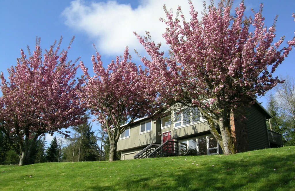 Property Photo: 18526 Fales Rd WA 98296